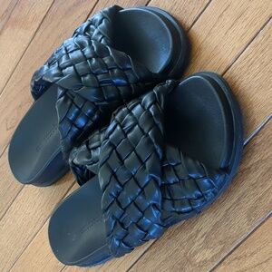 Sonhodospes NWOT black slip on flat braided basket woven slide sandal size 38